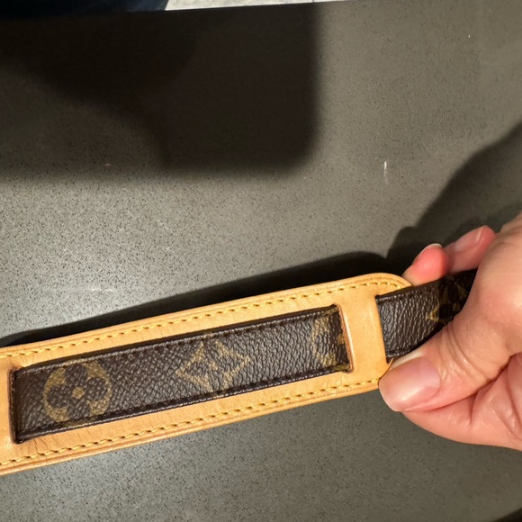 Authentic Louis Vuitton Nile canvas crossbody pre loved
Make me an offer - Picture 11 of 16